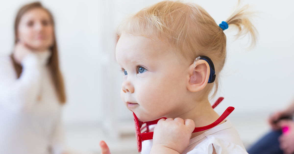 Πώς τα ακουστικά βαρηκοΐας βοηθούν τα παιδιά, ώστε να μάθουν καλύτερα;